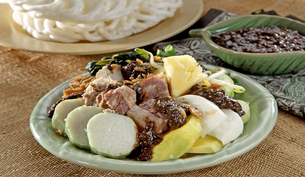 Sensasi Rujak Cingur yang Bikin Lidah Meleleh! Wajib Dicoba